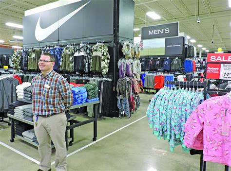 dunham's sporting goods jobs